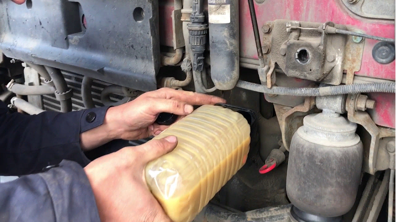 масло для двигателей тяжёлых грузовиков